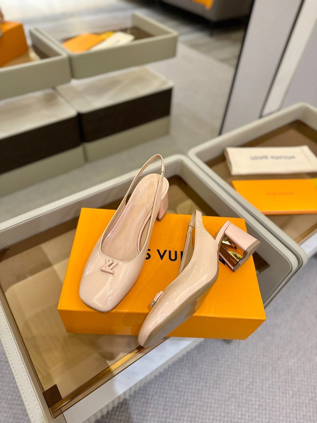 COCO-- 8V 1AGUF4 Calfskin goatskin Heel height：5.5CM item:E-X158D4124